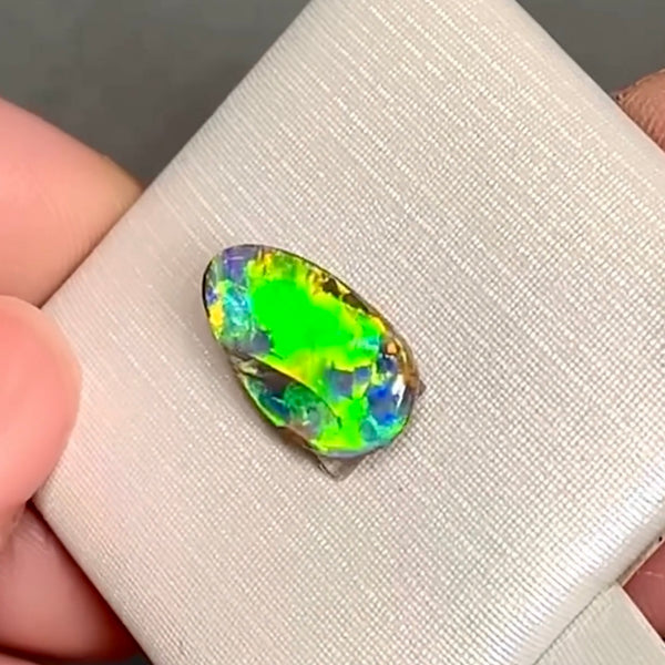 2.8ct boulder opal 13.8x7.7x4.1MM